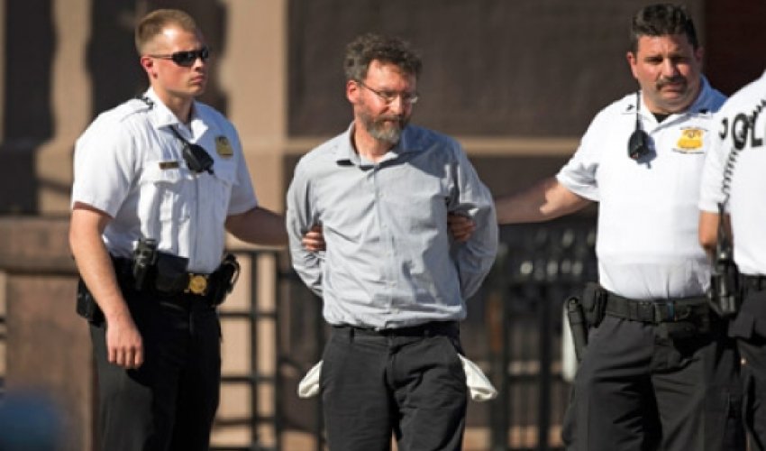 Мужчина арестован за преследование кортежа дочек Обамы