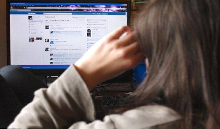Girl of 13 kills herself after mother's Facebook ban Girl of 13 kills herself after mother's Facebook ban