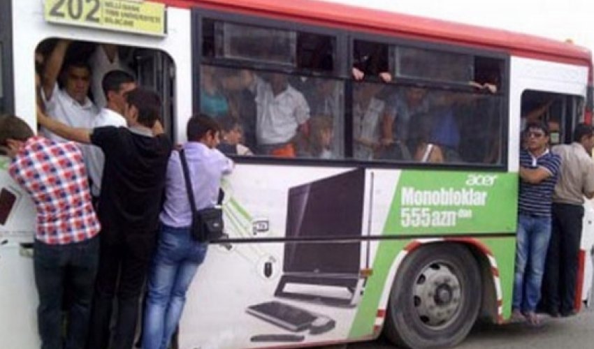 Avtobusda dava - VİDEO Avtobusda dava - VİDEO