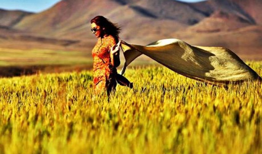 Iranian women post pictures of themselves without hijabs on Facebook - PHOTO Iranian women post pictures of themselves without hijabs on Facebook - PHOTO
