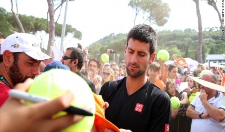 Djokovic makes winning return as Federer leaves home for Rome