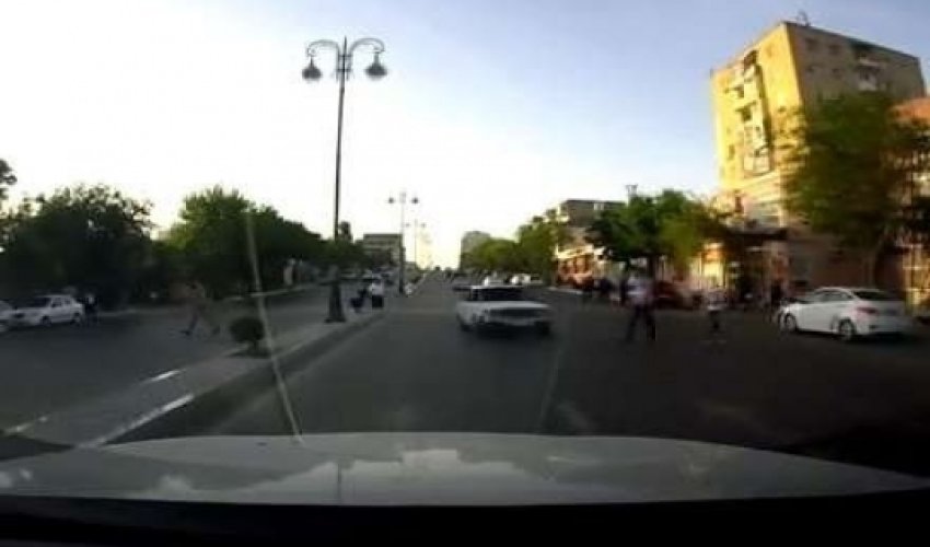 Bakıda sürücünün görünməmiş vəhşiliyi - Video Bakıda sürücünün görünməmiş vəhşiliyi - Video