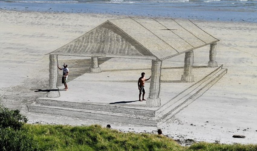 Artists create amazing 3D sand drawings - PHOTO