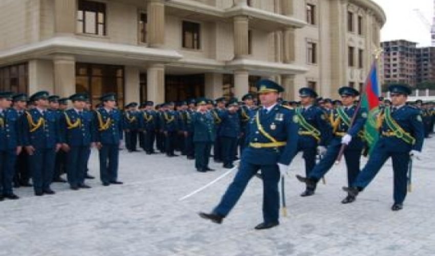 В Баку начался военный марш