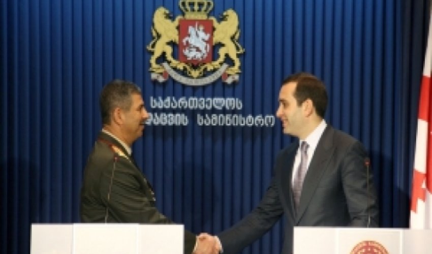 Azeri, Georgian defense ministers meet in Tbilisi Azeri, Georgian defense ministers meet in Tbilisi