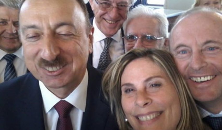 “SELFİE”baz siyasətçilər - FOTOLAR “SELFİE”baz siyasətçilər - FOTOLAR