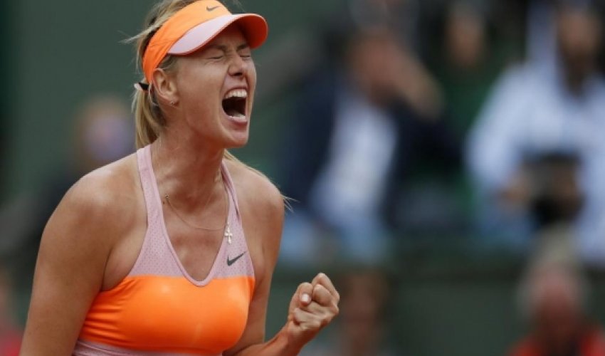 Sharapova on verge of third Paris final in a row