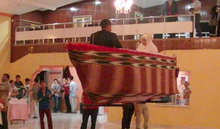 Toyda görülməmiş hadisə - FOTO Toyda görülməmiş hadisə - FOTO