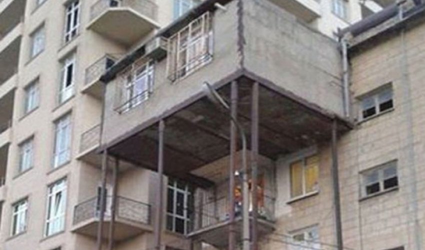Bakıda "balkon" təhlükəsi - VİDEO Bakıda "balkon" təhlükəsi - VİDEO