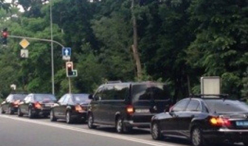 Prezident kortejindən gözlənilməz hərəkət – Video