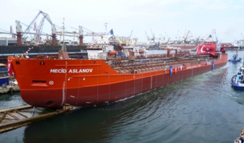 "Palmali" nəhəng tankeri suya buraxdı