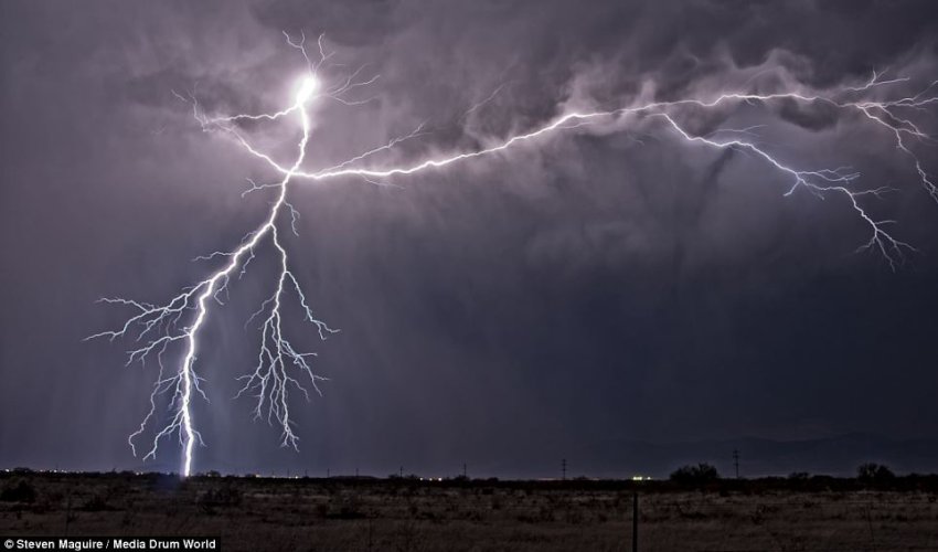 Electric sky - PHOTO Electric sky - PHOTO