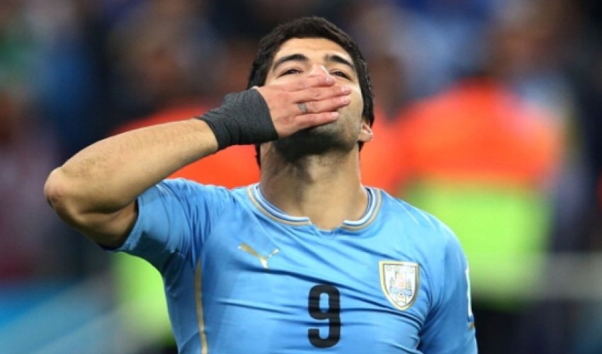 Barcelona agree deal with Liverpool star Luis Suarez