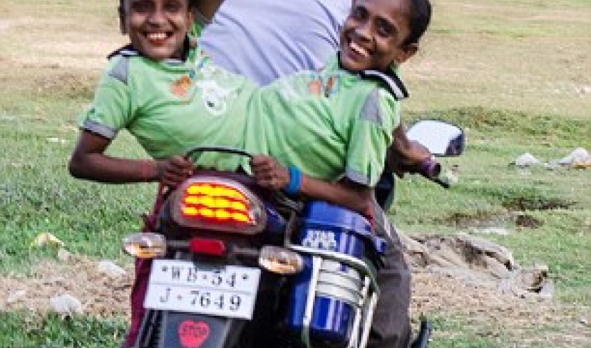 Indian conjoined twins, 45, finally find love - PHOTO+VIDEO Indian conjoined twins, 45, finally find love - PHOTO+VIDEO