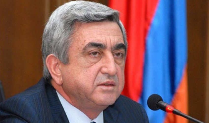 Prezident Sarkisyanı barmağına doladı