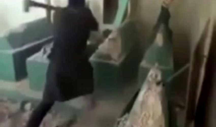 ISIS militants take sledgehammers to Mosul tomb of Prophet Jonah - VIDEO ISIS militants take sledgehammers to Mosul tomb of Prophet Jonah - VIDEO