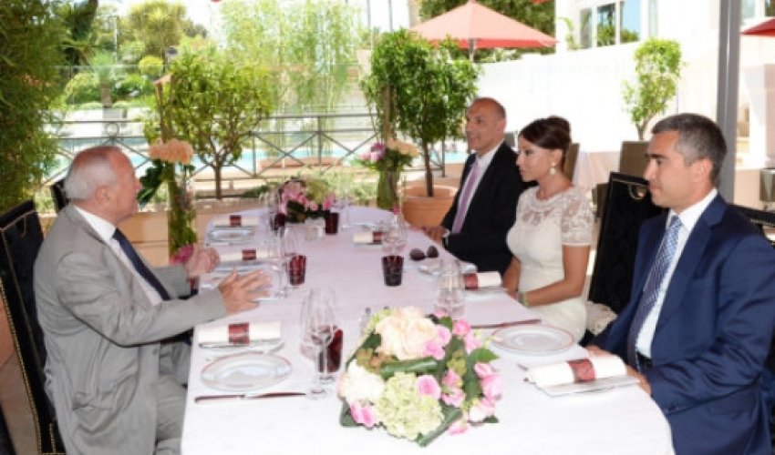 Mehriban Əliyeva Kannda görüşlərini davam etdirir