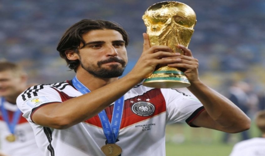 Arsenal and Chelsea put on Khedira alert