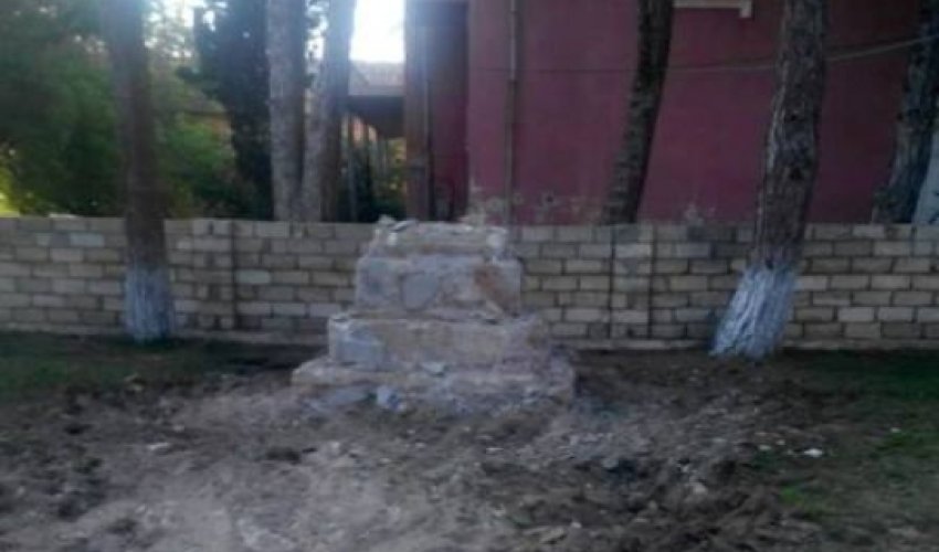 Hacı Zeynalabdinin büstü niyə söküldü? - İcra Hakimiyyətindən AÇIQLAMA Hacı Zeynalabdinin büstü niyə söküldü? - İcra Hakimiyyətindən AÇIQLAMA