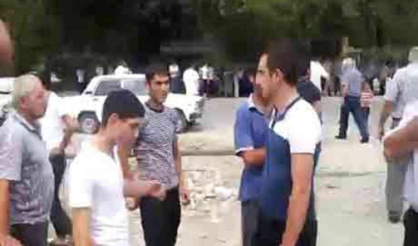 Direktorun şagirdinə təcavüzü İsmayıllını ayağa qaldırdı – Şok video Direktorun şagirdinə təcavüzü İsmayıllını ayağa qaldırdı – Şok video