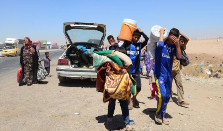 Thousands of Iraqi Christians pour out of Mosul - PHOTO+VIDEO
