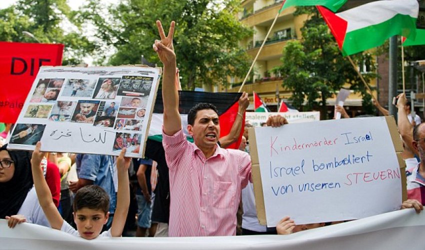 Outbreaks of anti-Semitism on the rise across Europe - PHOTO+VIDEO