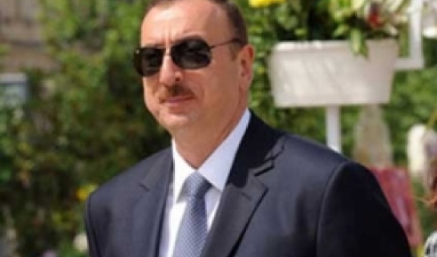 İlham Əliyev bir sıra tikintinin gedişatı ilə tanış olur