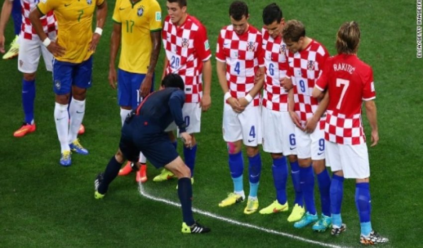 Vanishing spray set for English Premier League debut