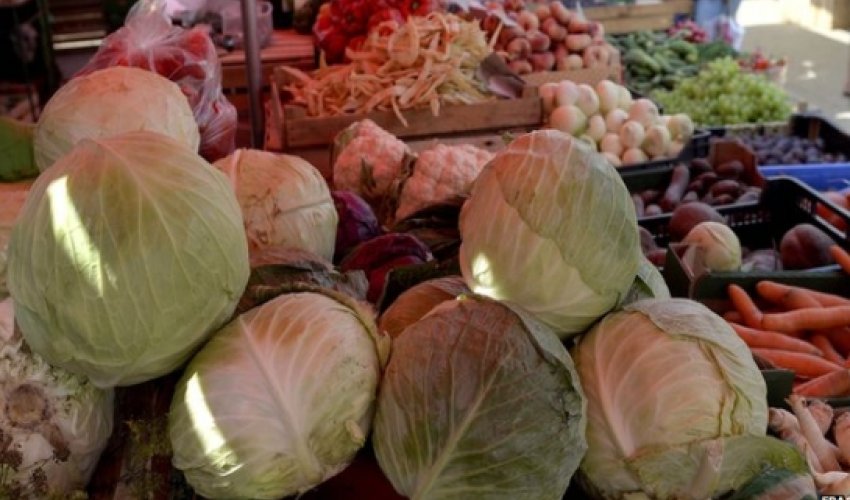 Russia bans Polish fruit and veg amid sanctions war Russia bans Polish fruit and veg amid sanctions war