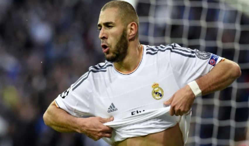 Benzema signs contract extension at Madrid