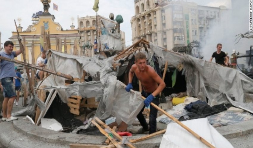 U.S. warns Russia not to intervene in Ukraine