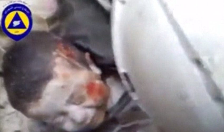 Dramatic rescue of baby after his home is hit by air strikes - PHOTO+VIDEO Dramatic rescue of baby after his home is hit by air strikes - PHOTO+VIDEO