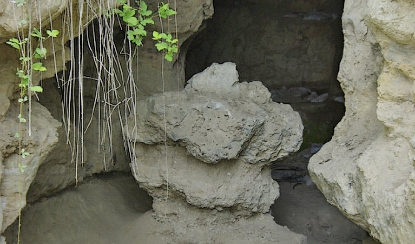 Armenians carry out illegal excavations at Azikh Cave - PHOTO