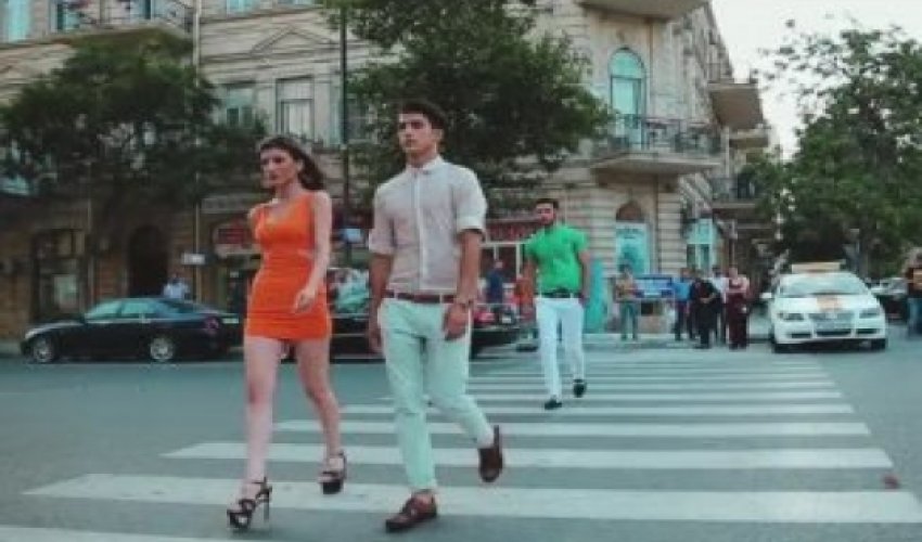 В центре Баку модели превратили пешеходные «зебры» в подиум – ВИДЕО В центре Баку модели превратили пешеходные «зебры» в подиум – ВИДЕО