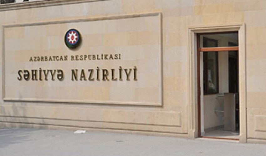 Nazirlik əməkdaşı işdə döyüldü - VİDEO Nazirlik əməkdaşı işdə döyüldü - VİDEO