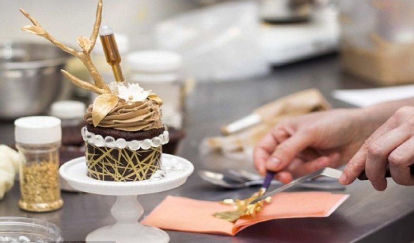 World's most expensive cupcake sold for $900 World's most expensive cupcake sold for $900