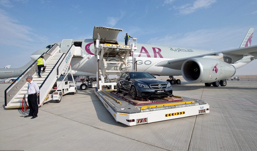 How Arab playboys fly their supercars into London - PHOTO How Arab playboys fly their supercars into London - PHOTO