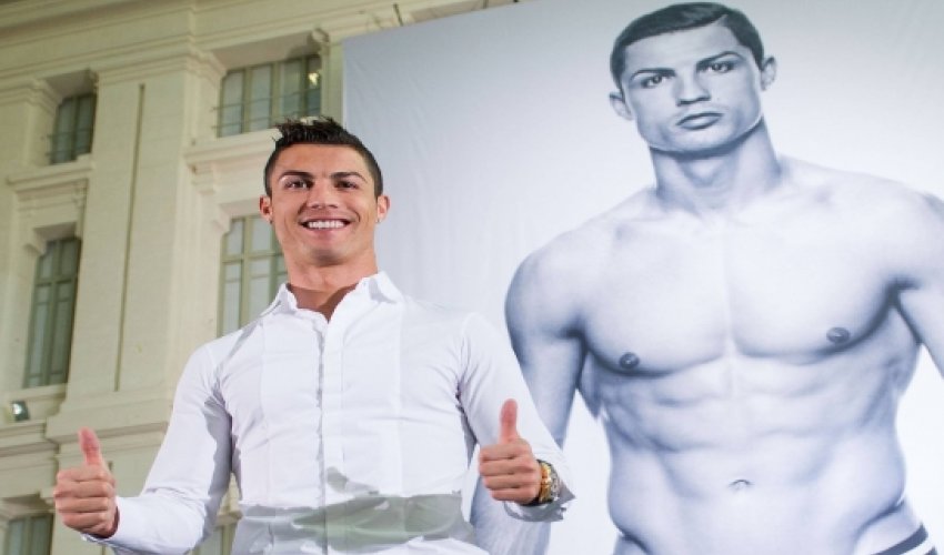 Cristiano Ronaldo completes challenge in underpants, nominates stars