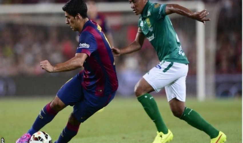 Luis Suarez makes debut in friendly at Nou Camp