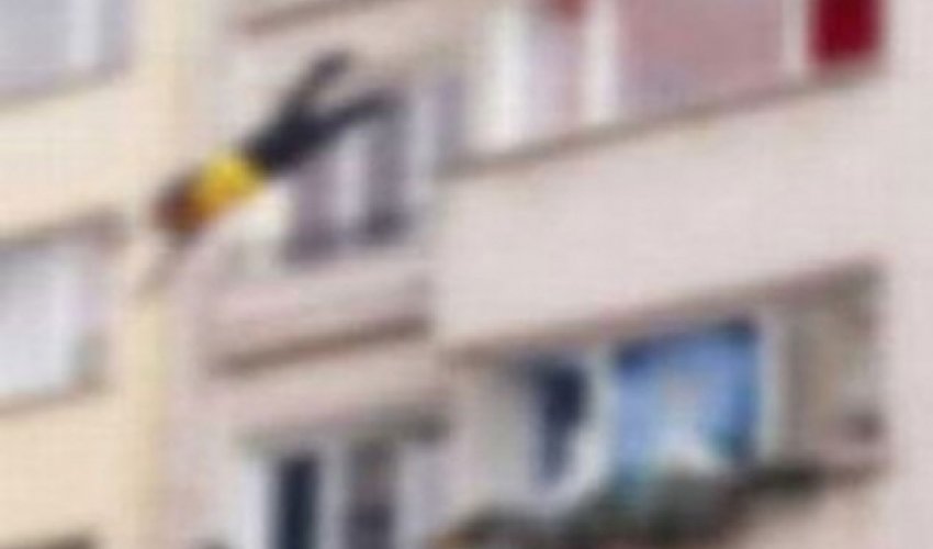 Bakıda polis arvadı özünü 5-ci mərtəbədən atdı Bakıda polis arvadı özünü 5-ci mərtəbədən atdı