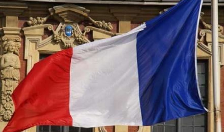 Fransa hökuməti istefaya göndərildi