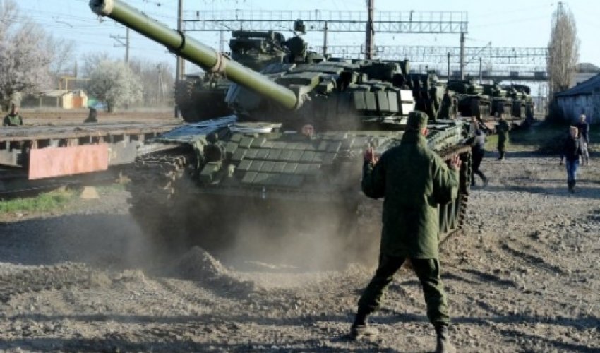 Ukraine crisis: T-72 tank shoots hole in Russian denial