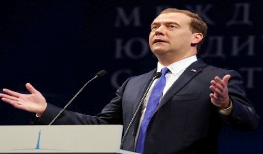 Medvedev baş nazir postundan gedir