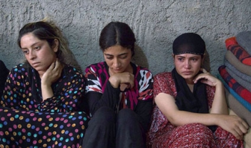 İŞİD bizi seks-qulu edib - Yezidi qız İŞİD bizi seks-qulu edib - Yezidi qız