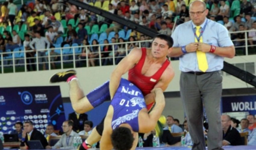 Azerbaijani wrestler grabs world Greco-Roman bronze - PHOTO