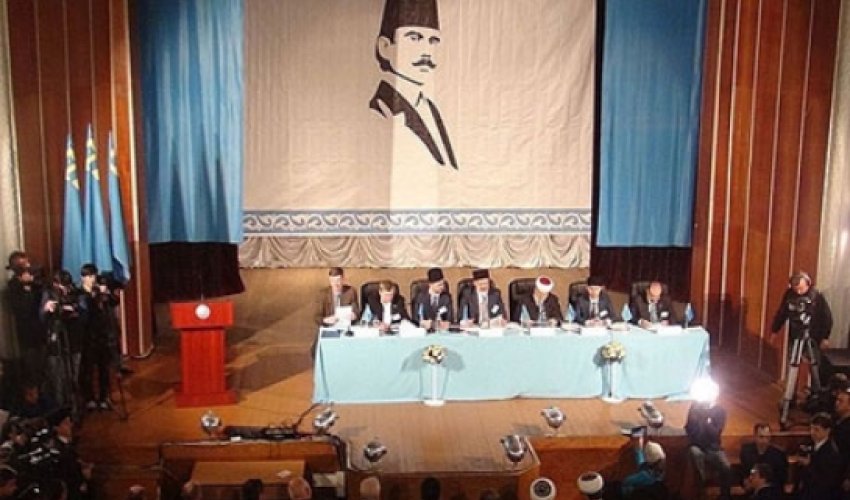 Ruslar Krım-Tatar Məclisinə silahlı basqın etdi Ruslar Krım-Tatar Məclisinə silahlı basqın etdi