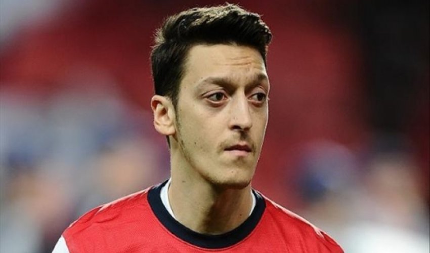 Ozil makes spectacular fail with Hollywood A-list name drop bombshell