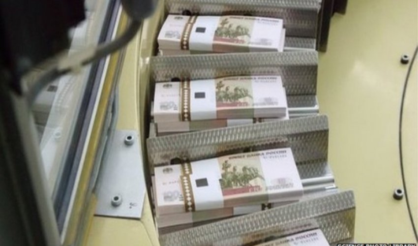 Russians urged 'don't panic' as rouble hits new low Russians urged 'don't panic' as rouble hits new low