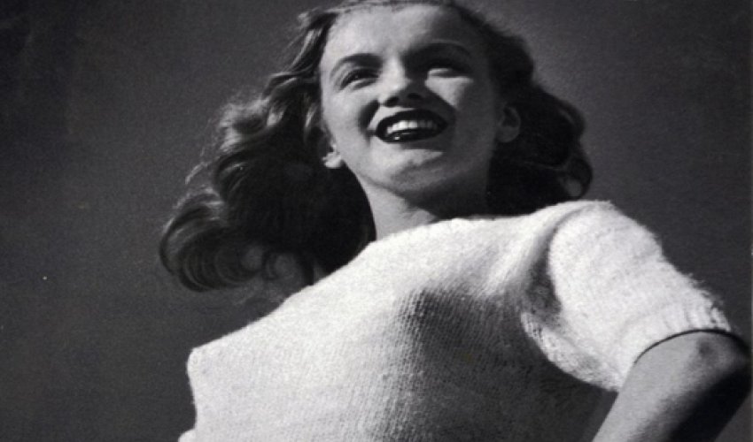 Marilyn Monroe's first professional photoshoot auctioned for £4,250