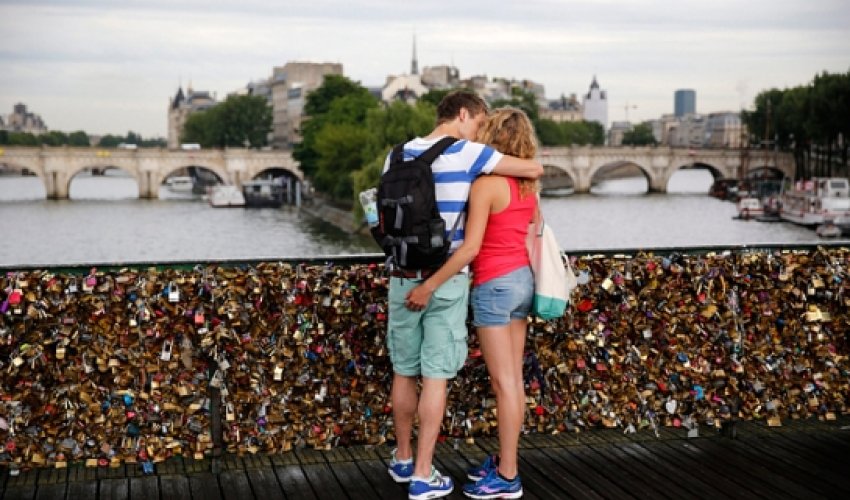 Glass panels replace Paris' famous padlocks as city fears damage to bridge Glass panels replace Paris' famous padlocks as city fears damage to bridge